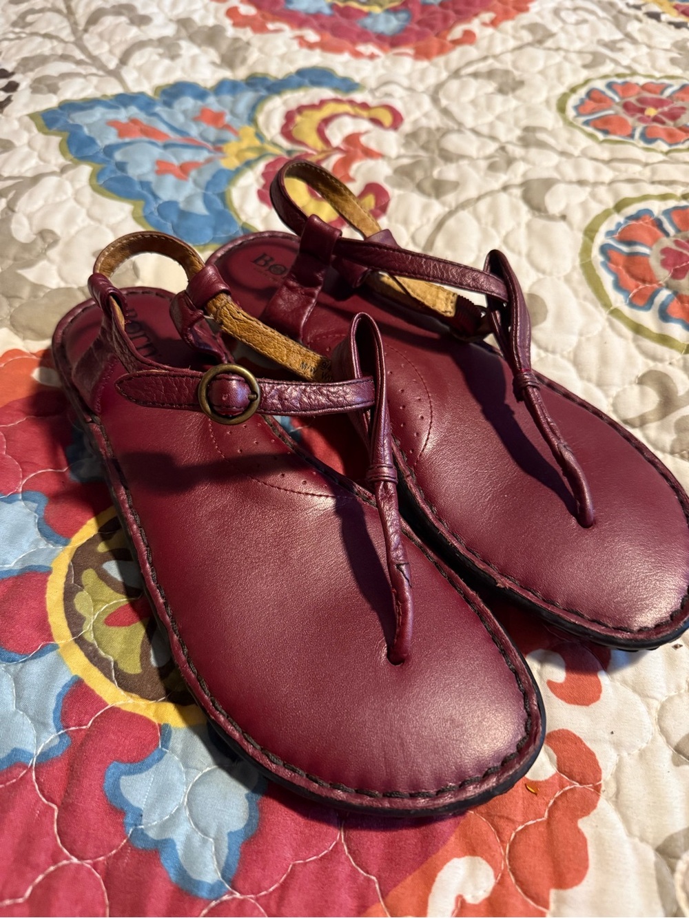 Börn Leather Thong Sandals in deep pearlized red